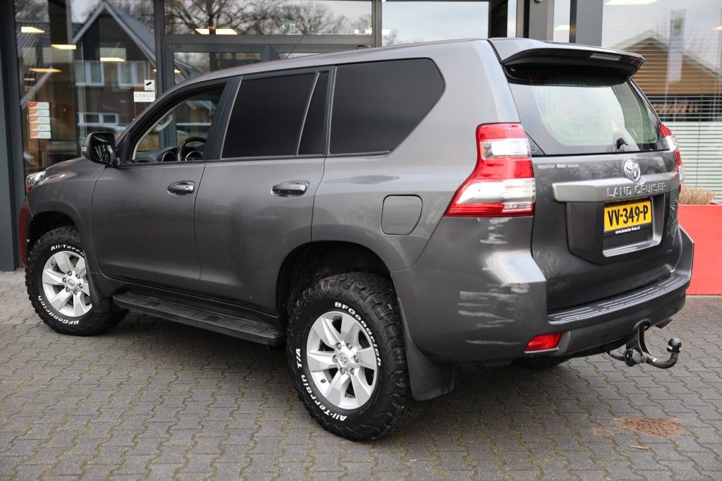 Toyota Landcruiser 150 2.8 D-4D 5DRS VX A/T VAN