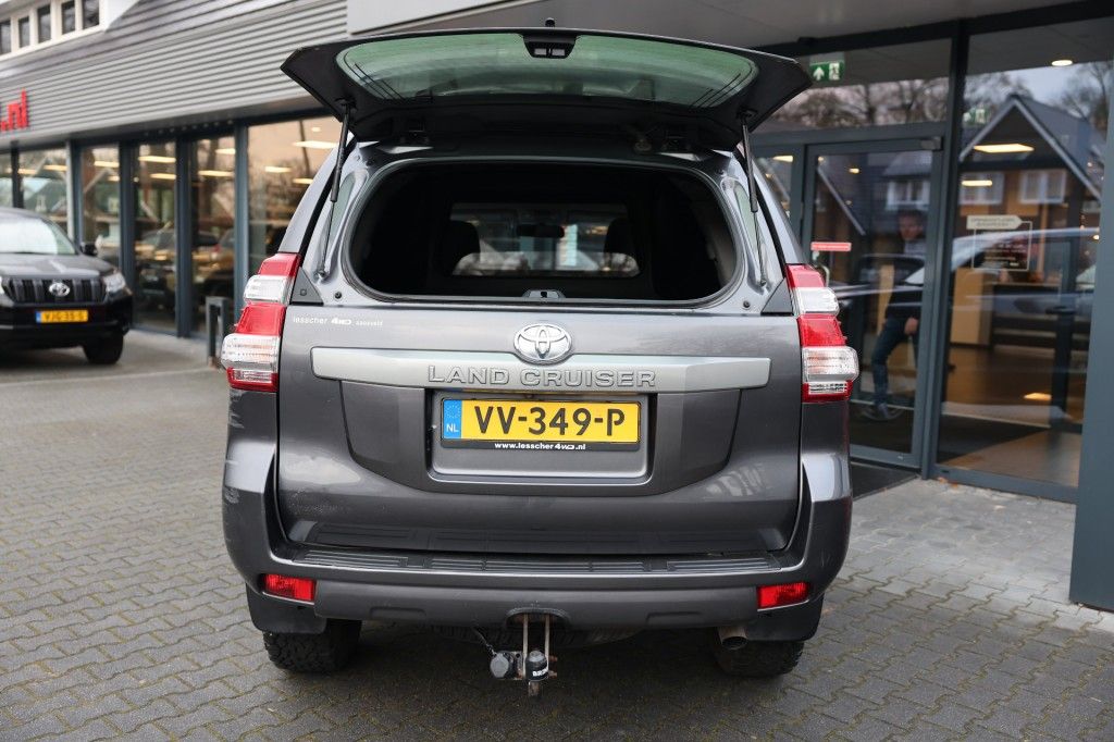 Toyota Landcruiser 150 2.8 D-4D 5DRS VX A/T VAN