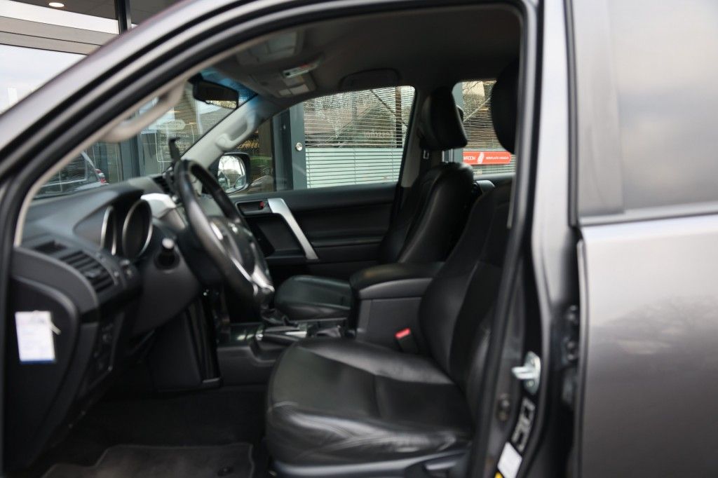 Toyota Landcruiser 150 2.8 D-4D 5DRS VX A/T VAN