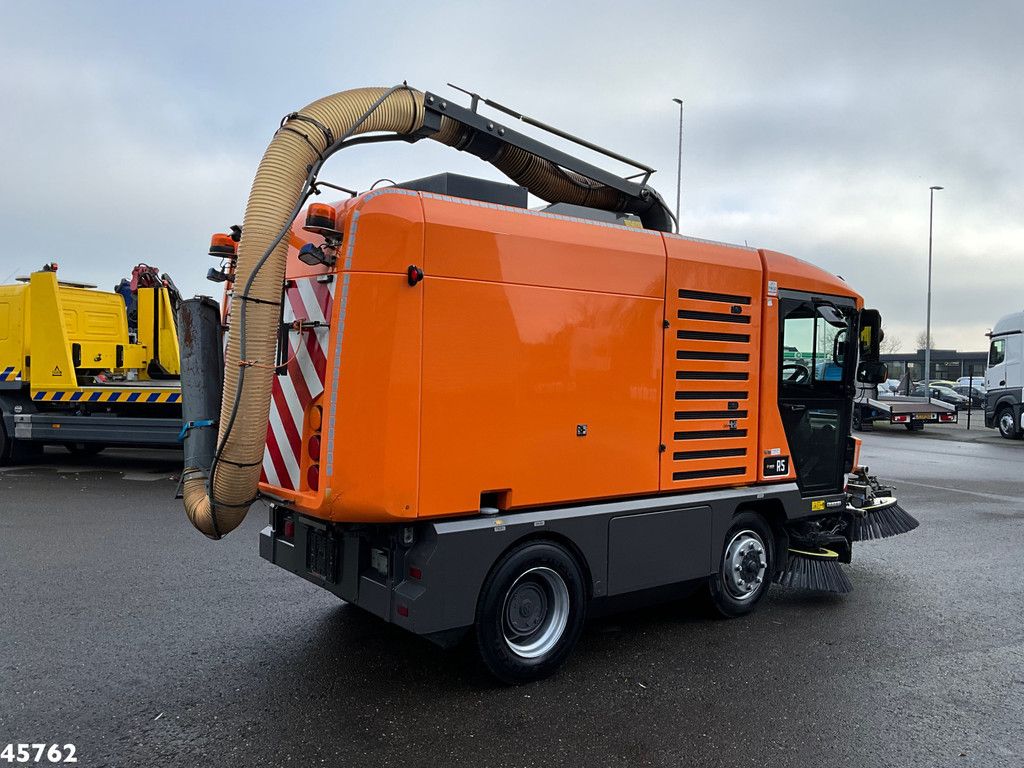 Ravo 580 Euro 6 with 3-rd brush