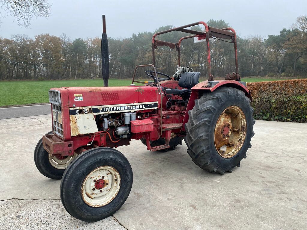 International 633 kenteken kruip tractor