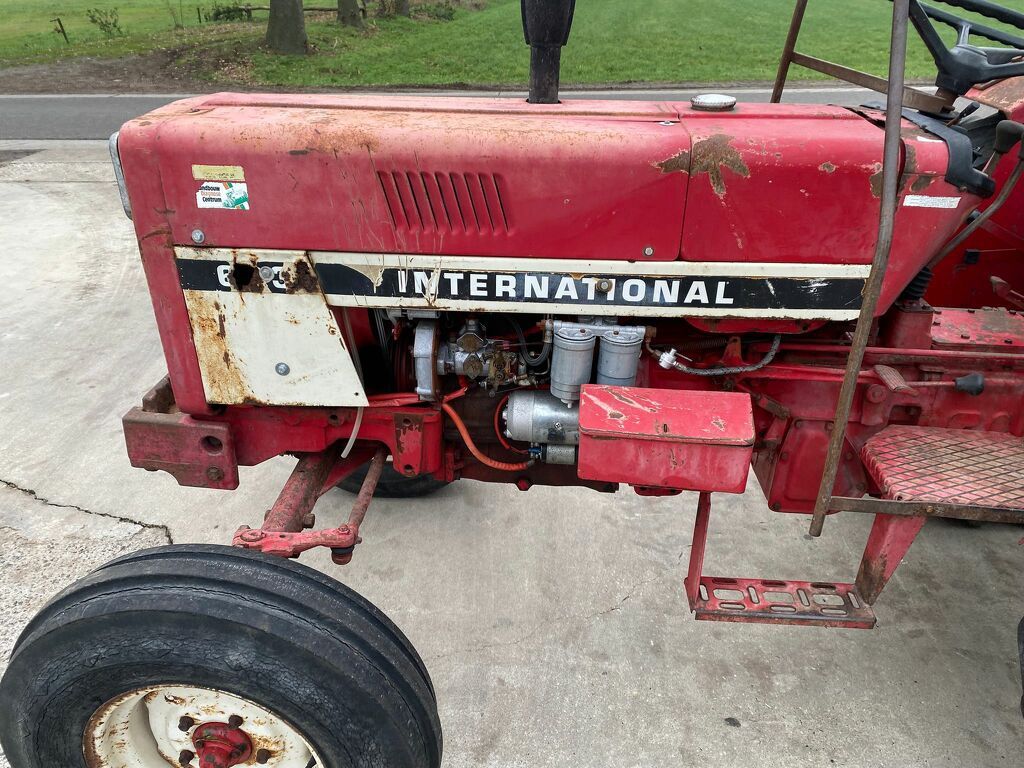 International 633 kenteken kruip tractor