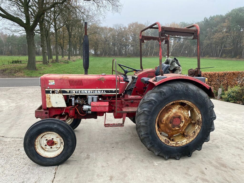 International 633 kenteken kruip tractor