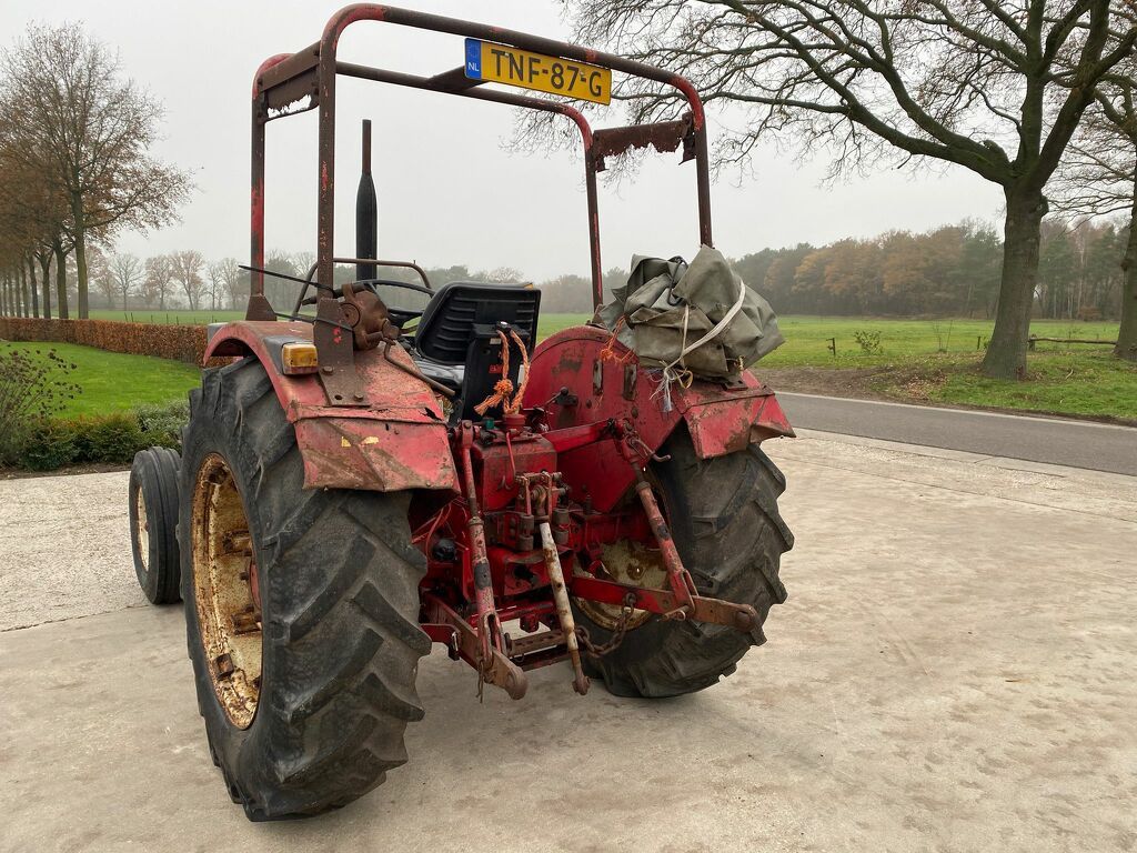 International 633 kenteken kruip tractor