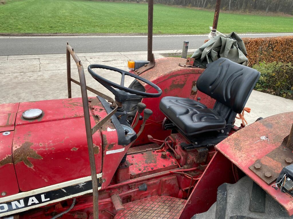International 633 kenteken kruip tractor
