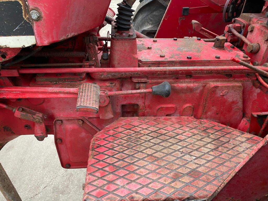 International 633 kenteken kruip tractor