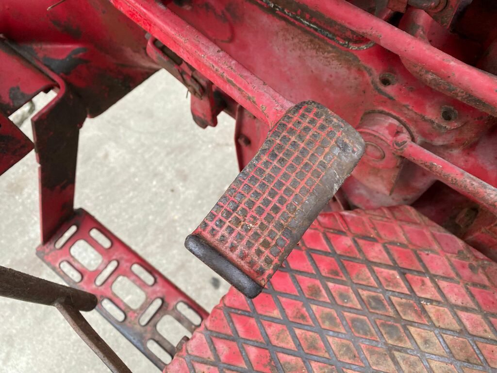 International 633 kenteken kruip tractor