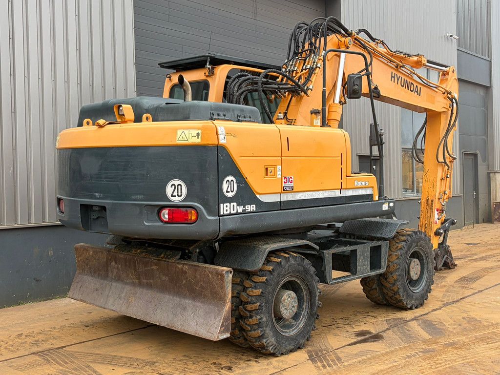 Hyundai Robex 180W-9A