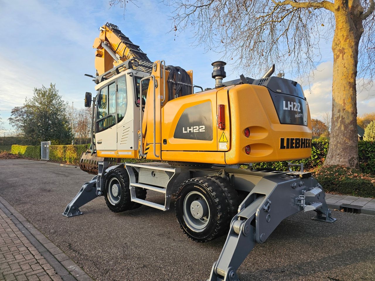 Liebherr LH 22M Met Dehaco Sorteerklem