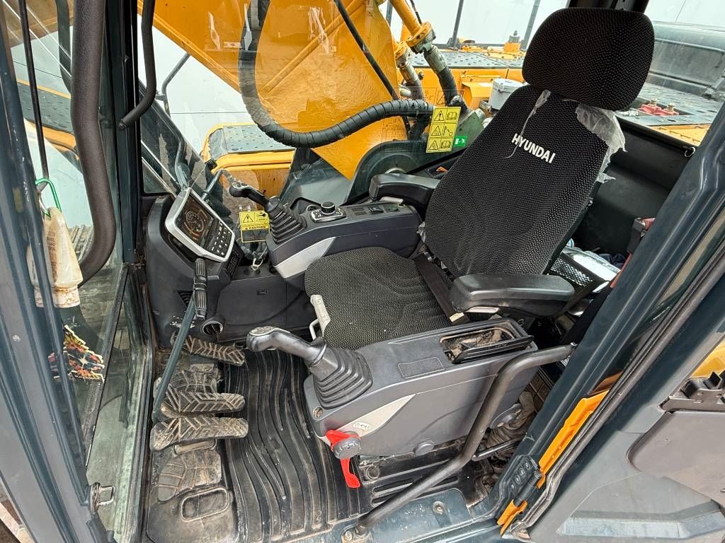 Hyundai HX380LC Rock Quard / Hammer Lines / 360° Camera