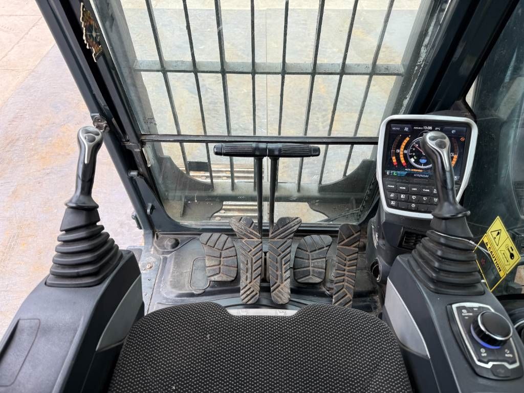 Hyundai HX380LC Rock Quard / Hammer Lines / 360° Camera