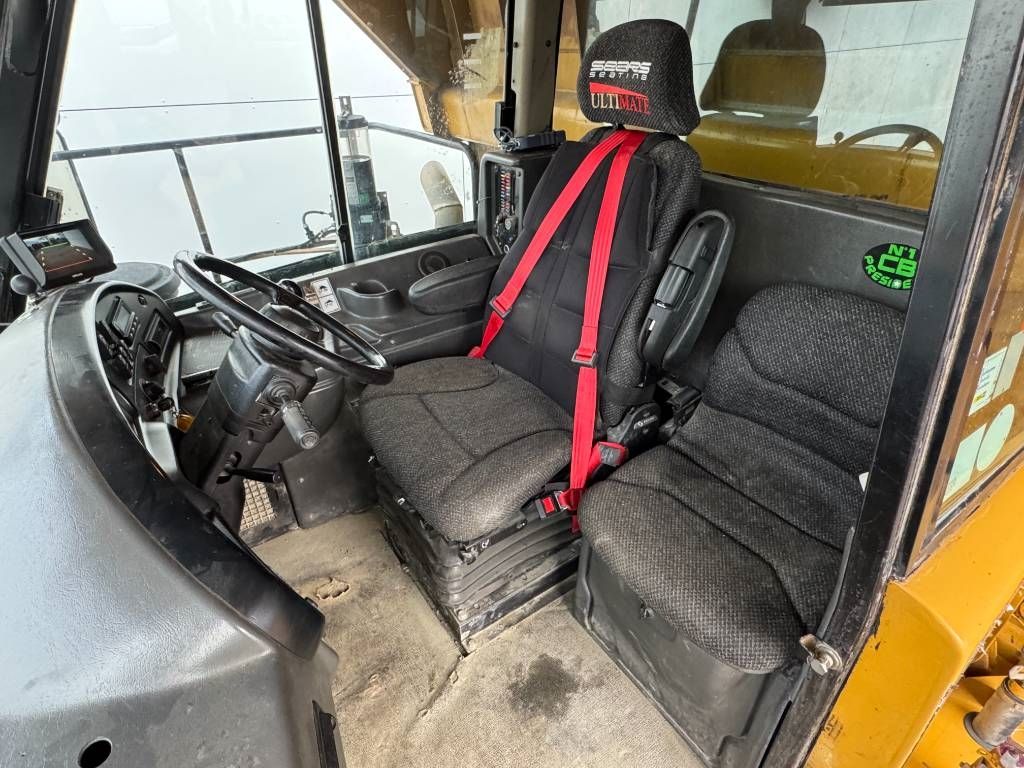 CAT 772 - CE + EPA Certified / Automatic Greasing