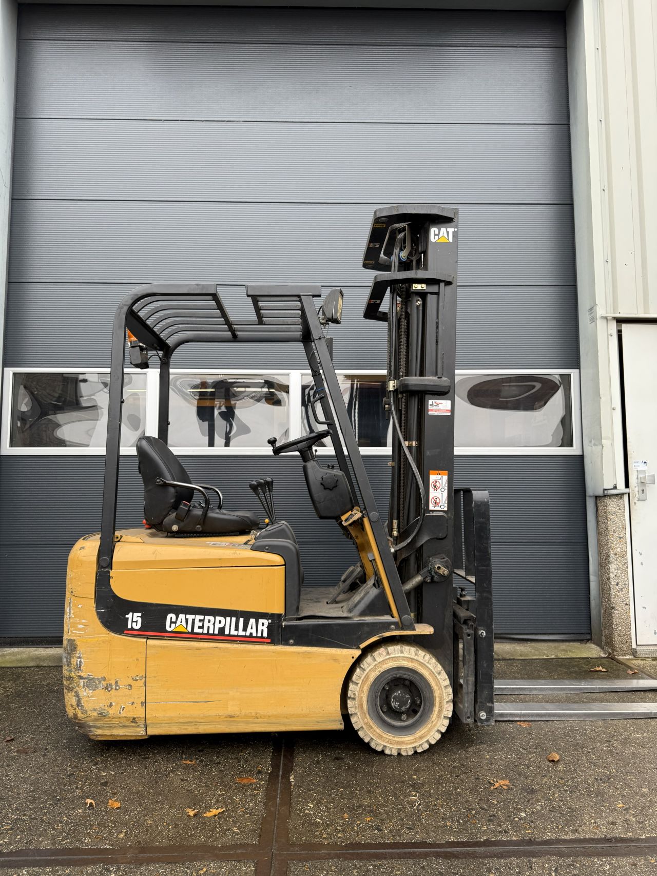 Elektrische 3 wiel heftruck Caterpillar 1500 kg