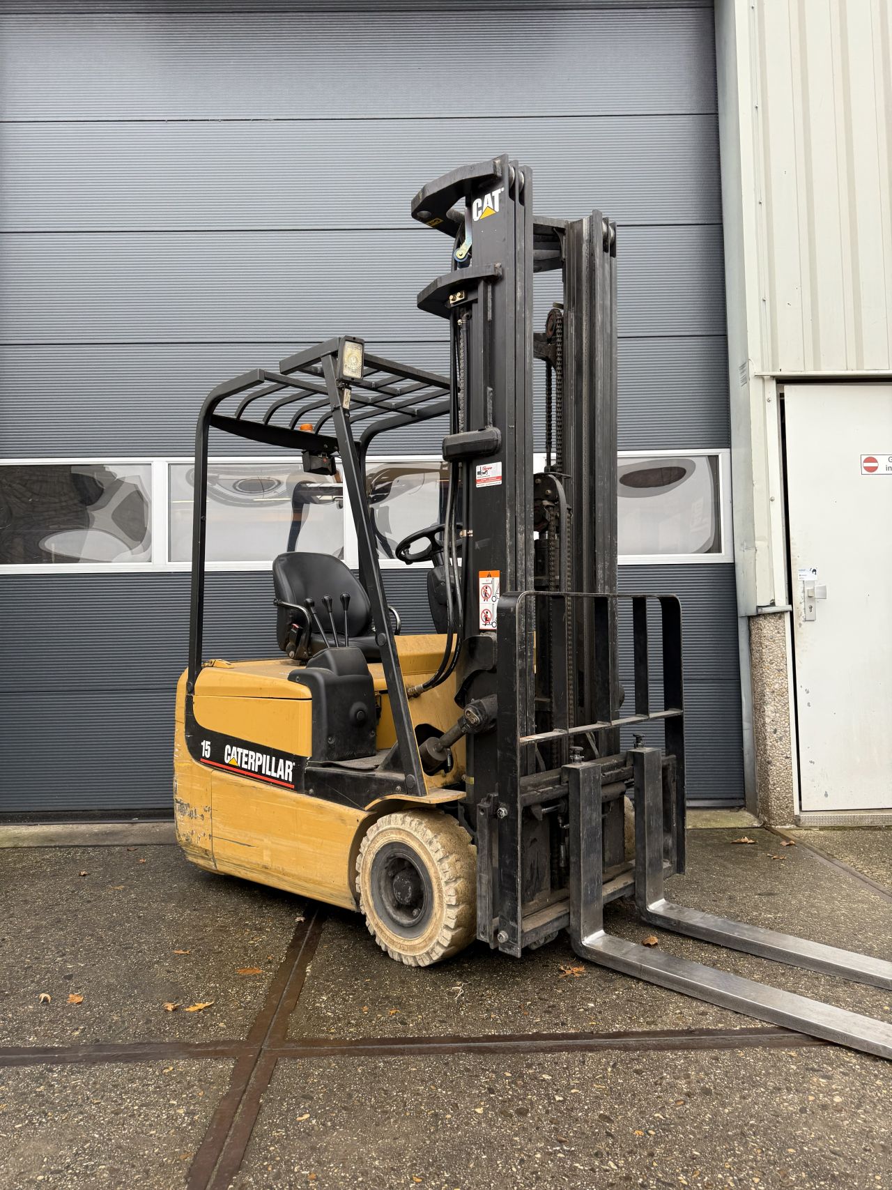 Elektrische 3 wiel heftruck Caterpillar 1500 kg