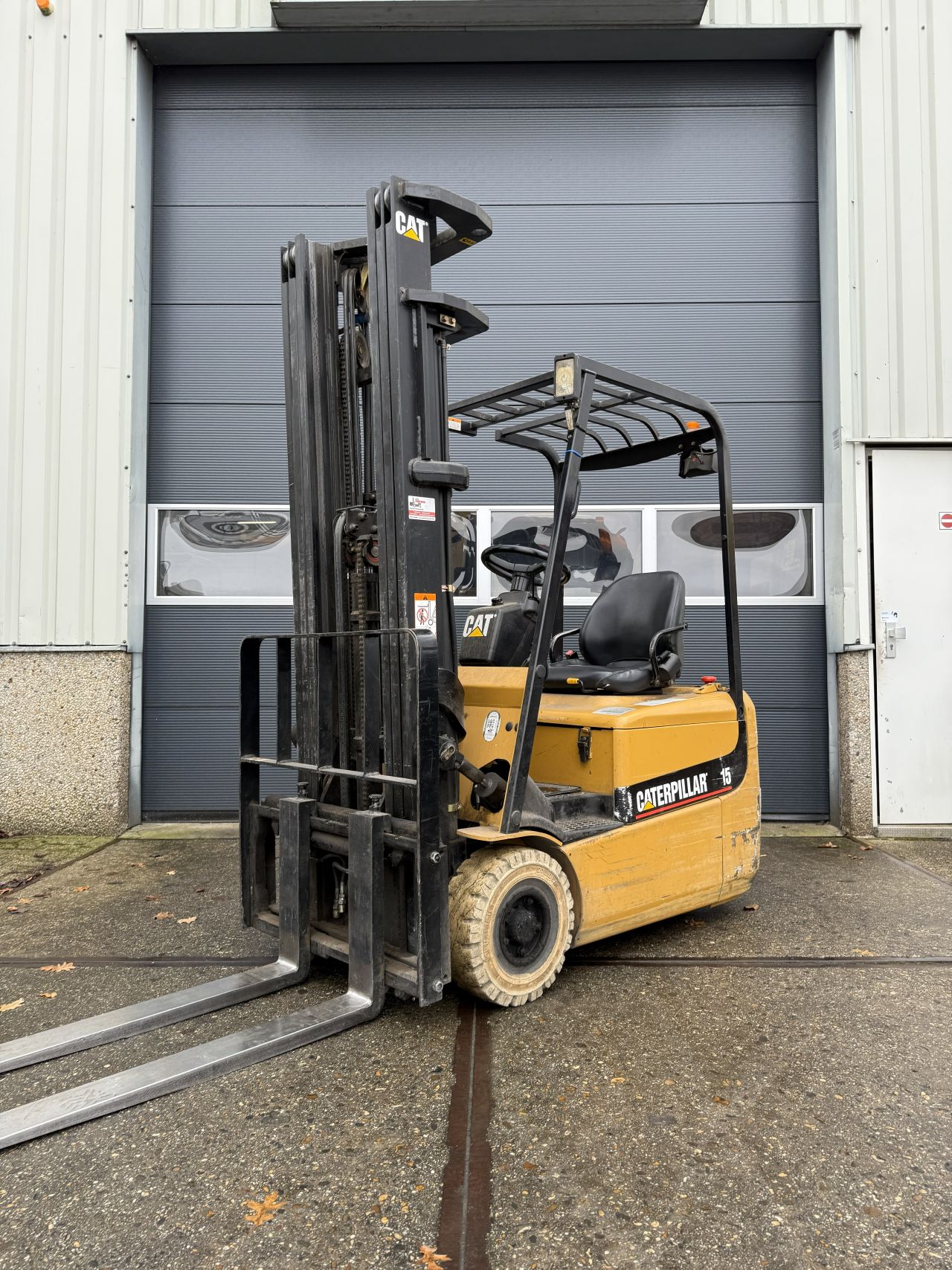 Elektrische 3 wiel heftruck Caterpillar 1500 kg