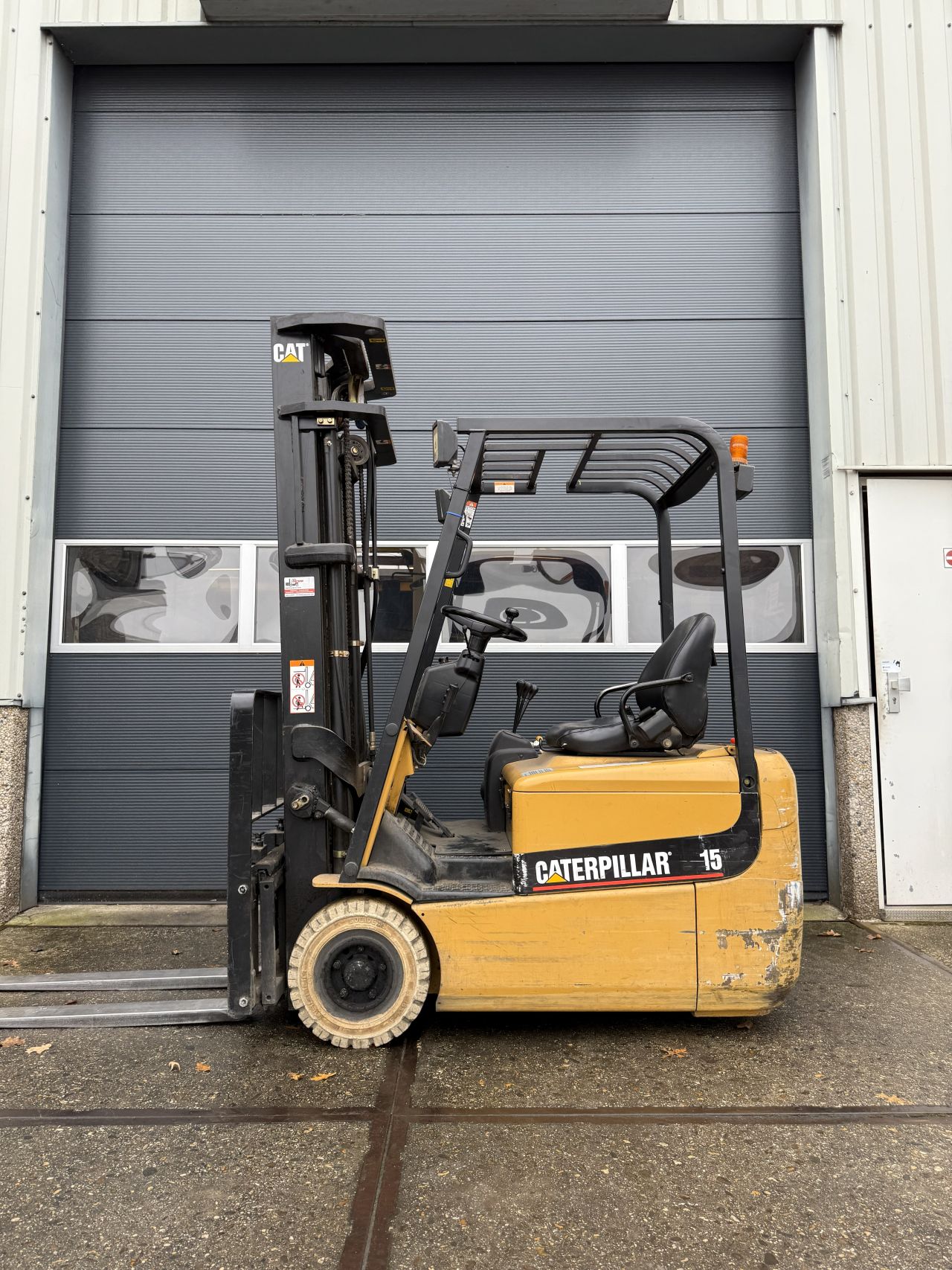 Elektrische 3 wiel heftruck Caterpillar 1500 kg