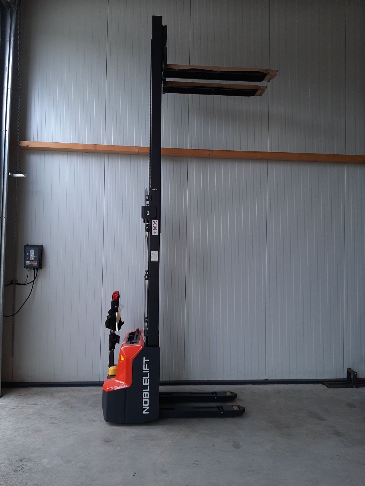 Elektrische stapelaar 3600 mm 1200 kg initiële heffing