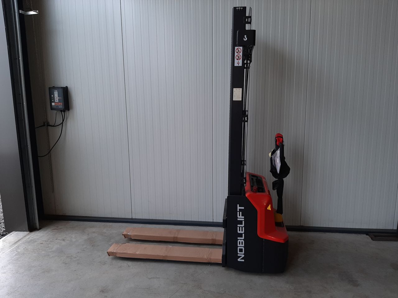 Elektrische stapelaar 3600 mm 1200 kg initiële heffing