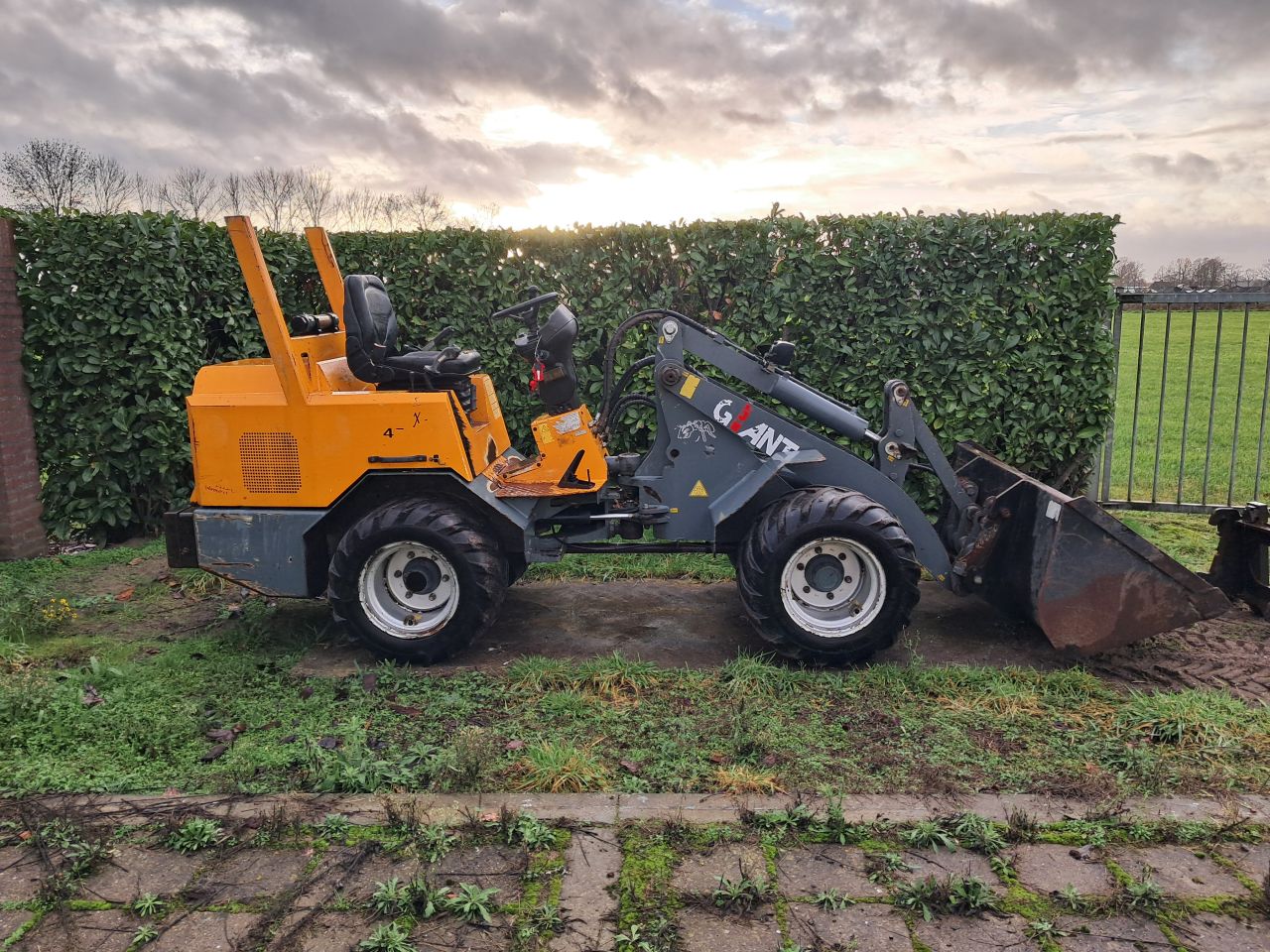 Giant V451T X-tra ( Bj 2009 ) Shovel / Loader / Palletlepels