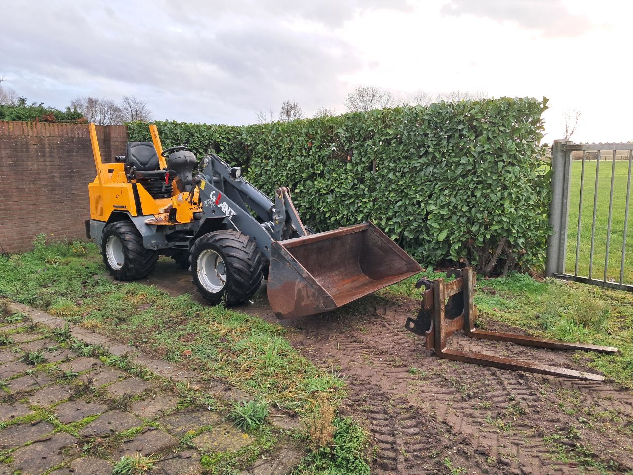 Giant V451T X-tra ( Bj 2009 ) Shovel / Loader / Palletlepels