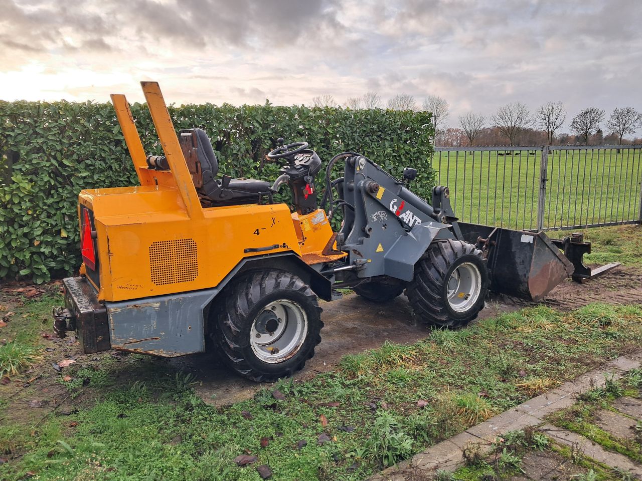 Giant V451T X-tra ( Bj 2009 ) Shovel / Loader / Palletlepels