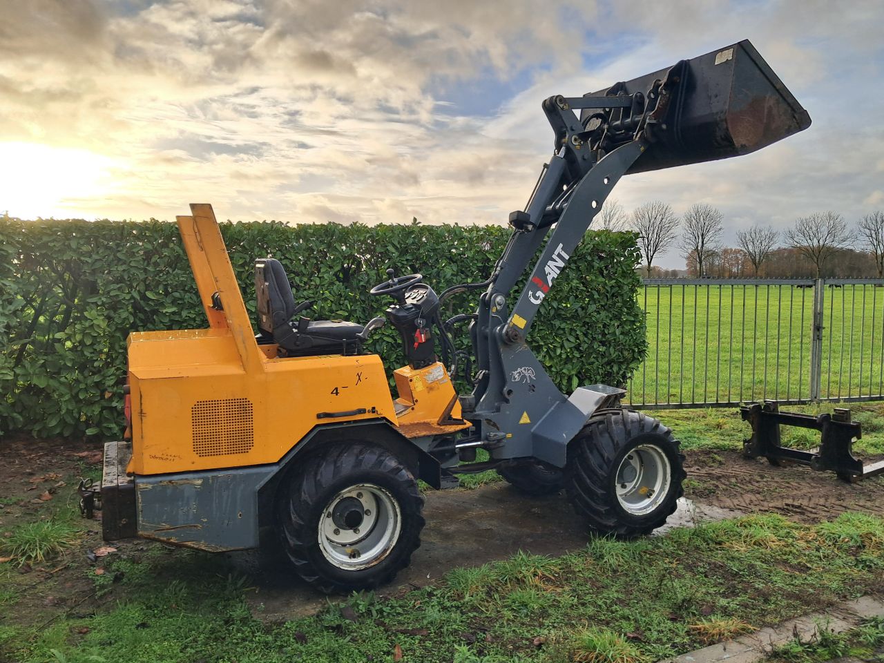 Giant V451T X-tra ( Bj 2009 ) Shovel / Loader / Palletlepels