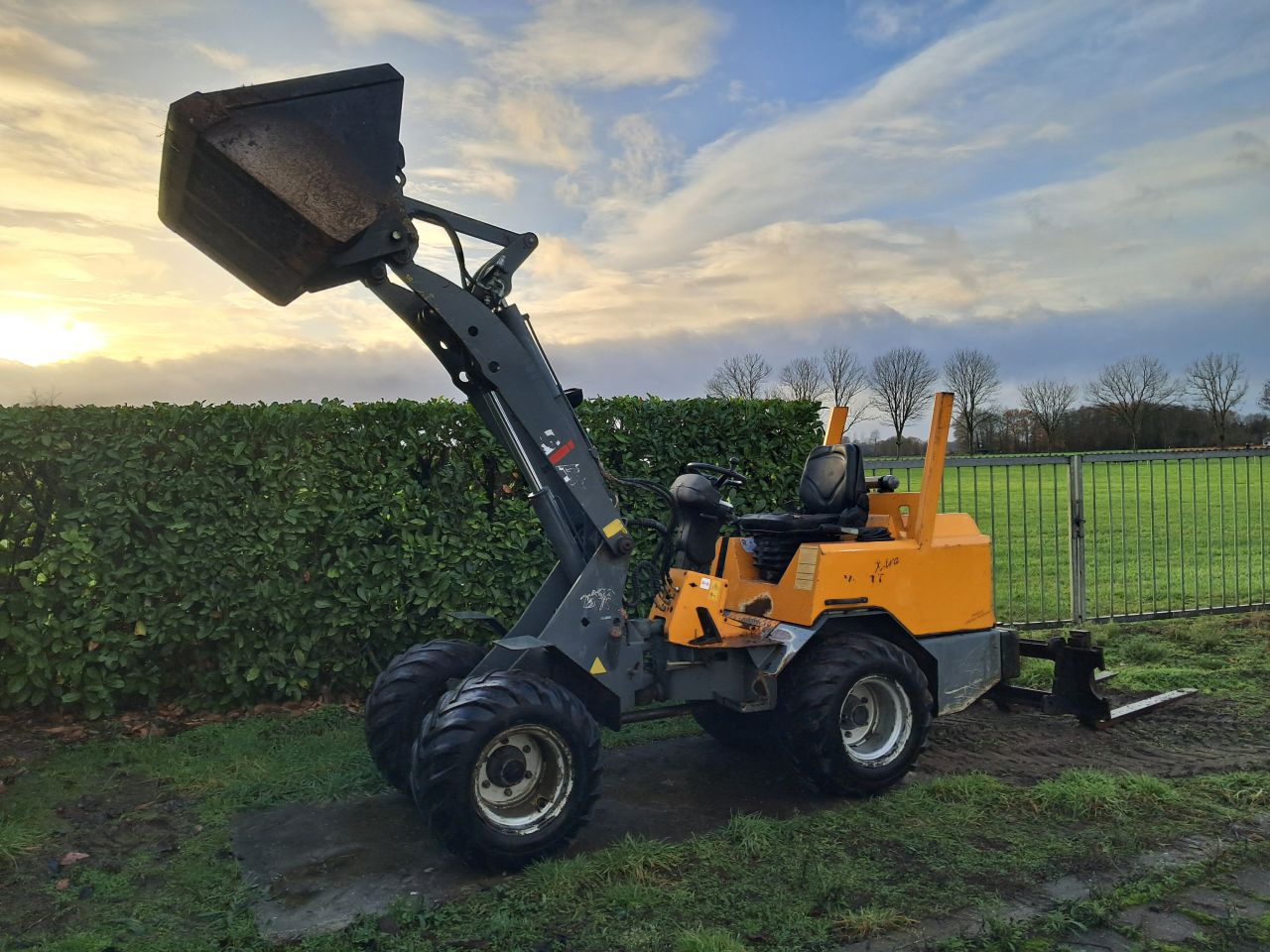 Giant V451T X-tra ( Bj 2009 ) Shovel / Loader / Palletlepels