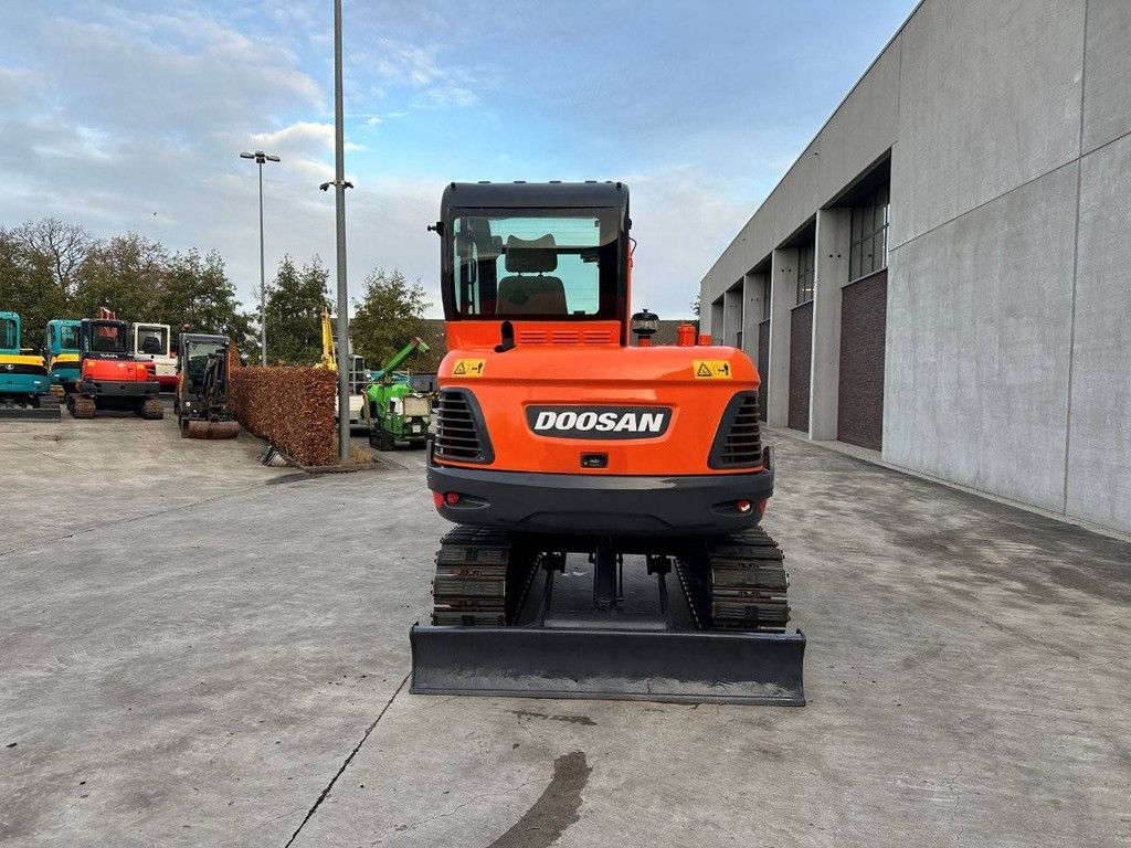 Doosan DX55-9C Diesel-Midi-Bagger 2017