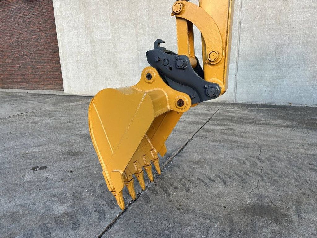 Midi excavator Caterpillar 305.5E2 Diesel 2015