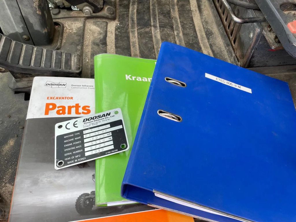 Doosan DX55 WD Bandenkraan Graafmachine