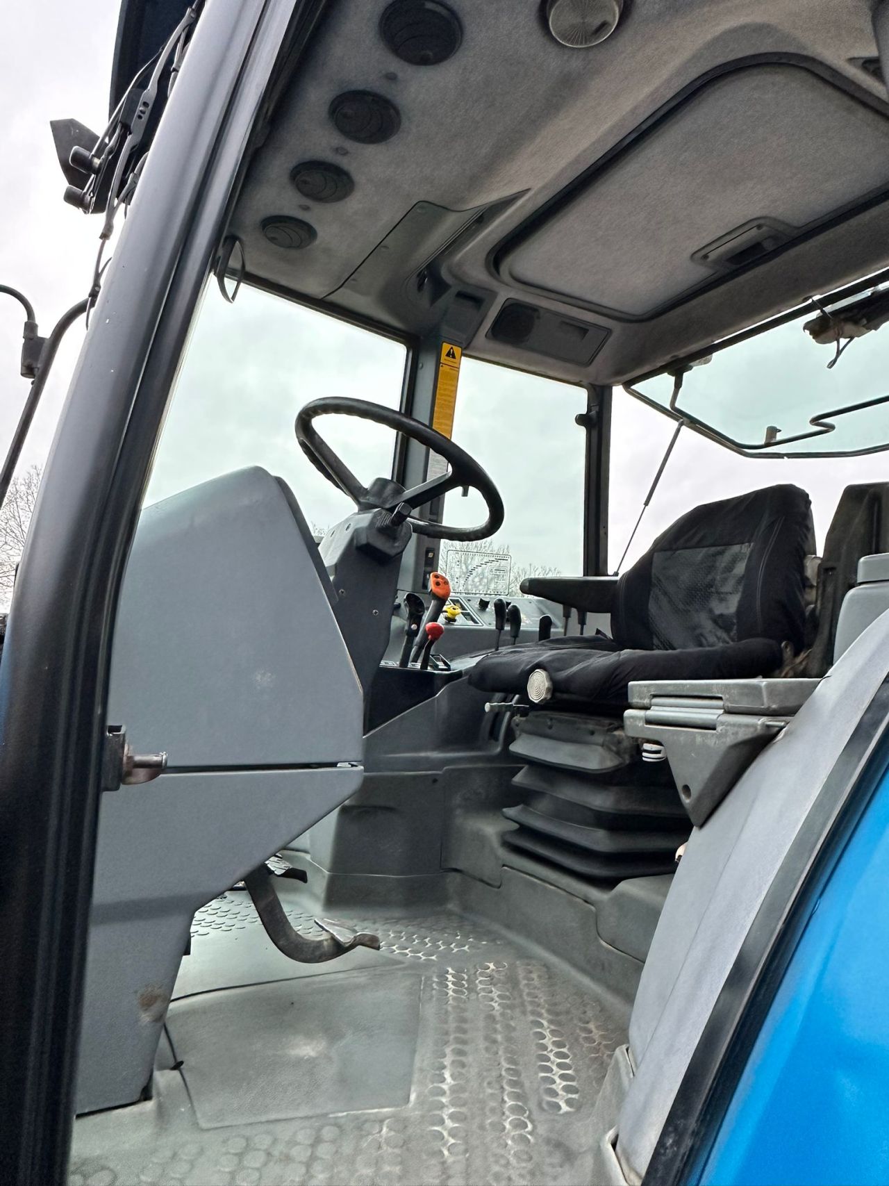 TE KOOP: zeer nette NEW HOLLAND 6640