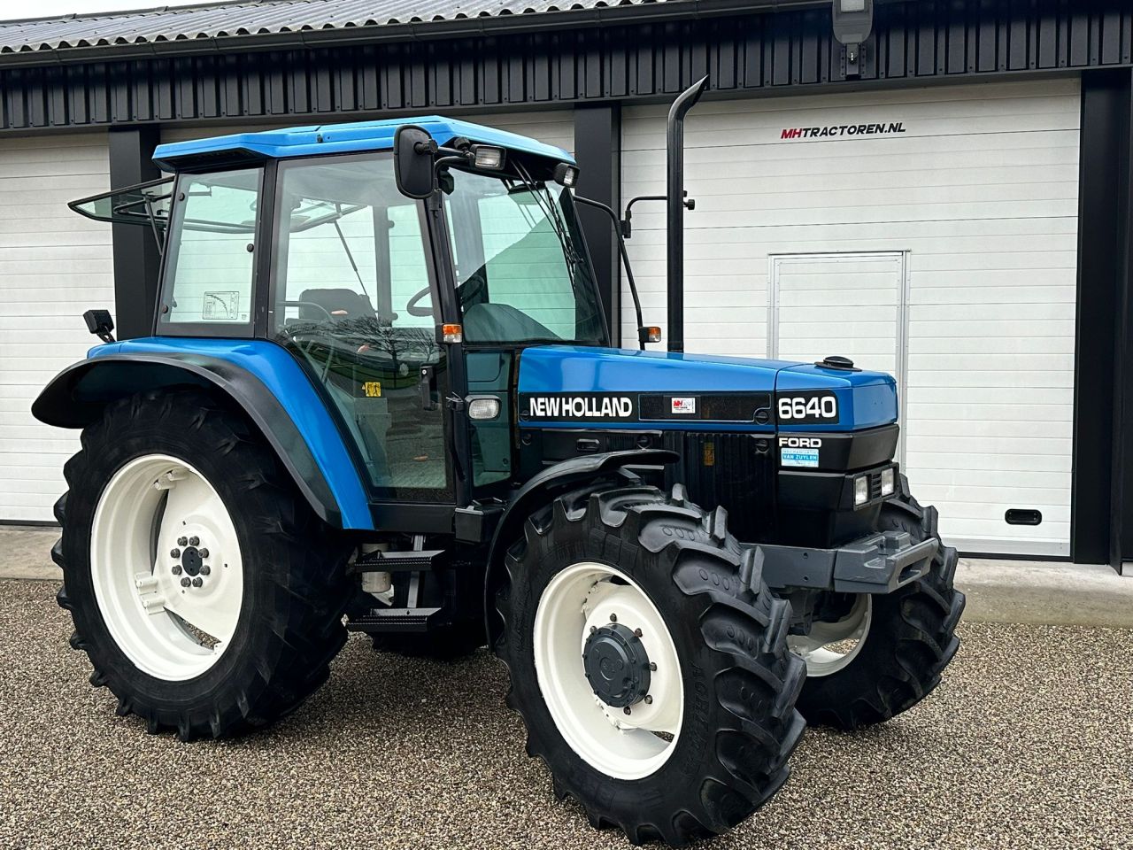 TE KOOP: zeer nette NEW HOLLAND 6640