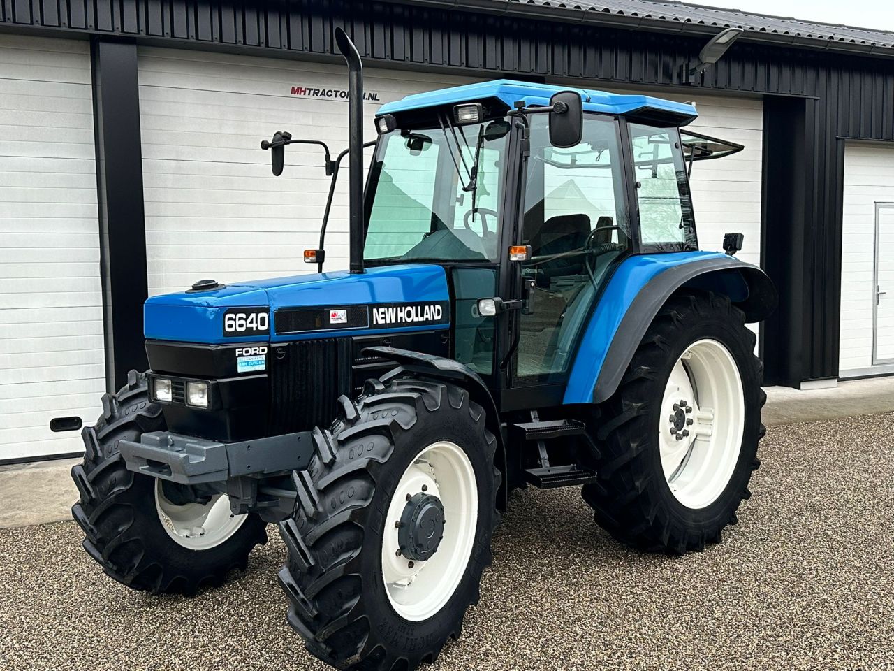 TE KOOP: zeer nette NEW HOLLAND 6640