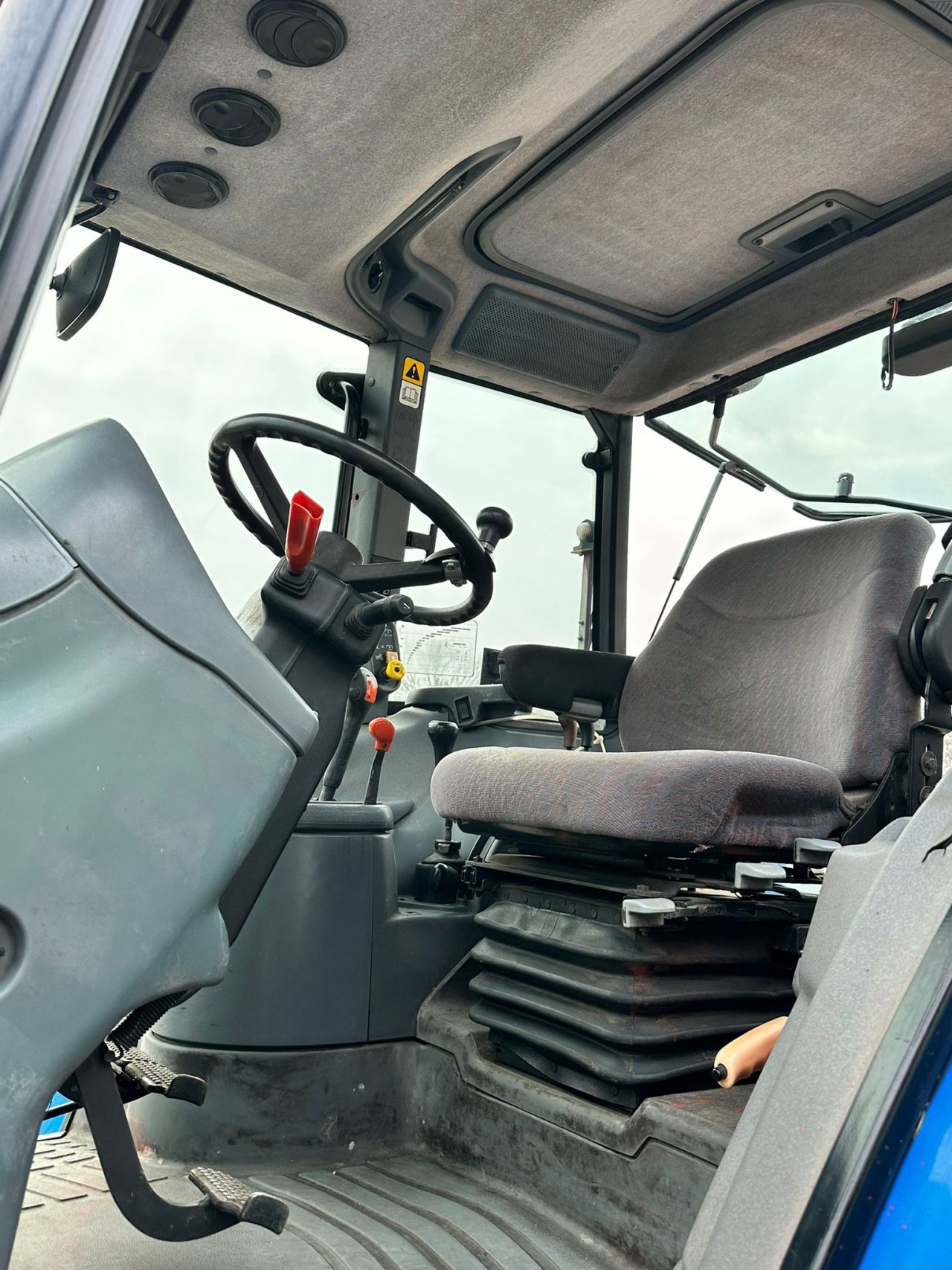 TE KOOP: zeer nette NEW HOLLAND TS100