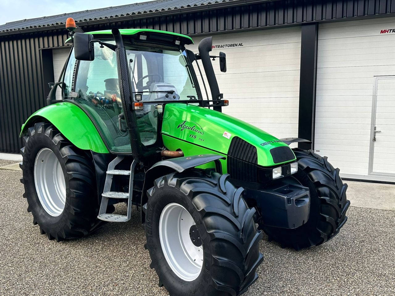 TE KOOP: zeer nette DEUTZ AGROTRON 135