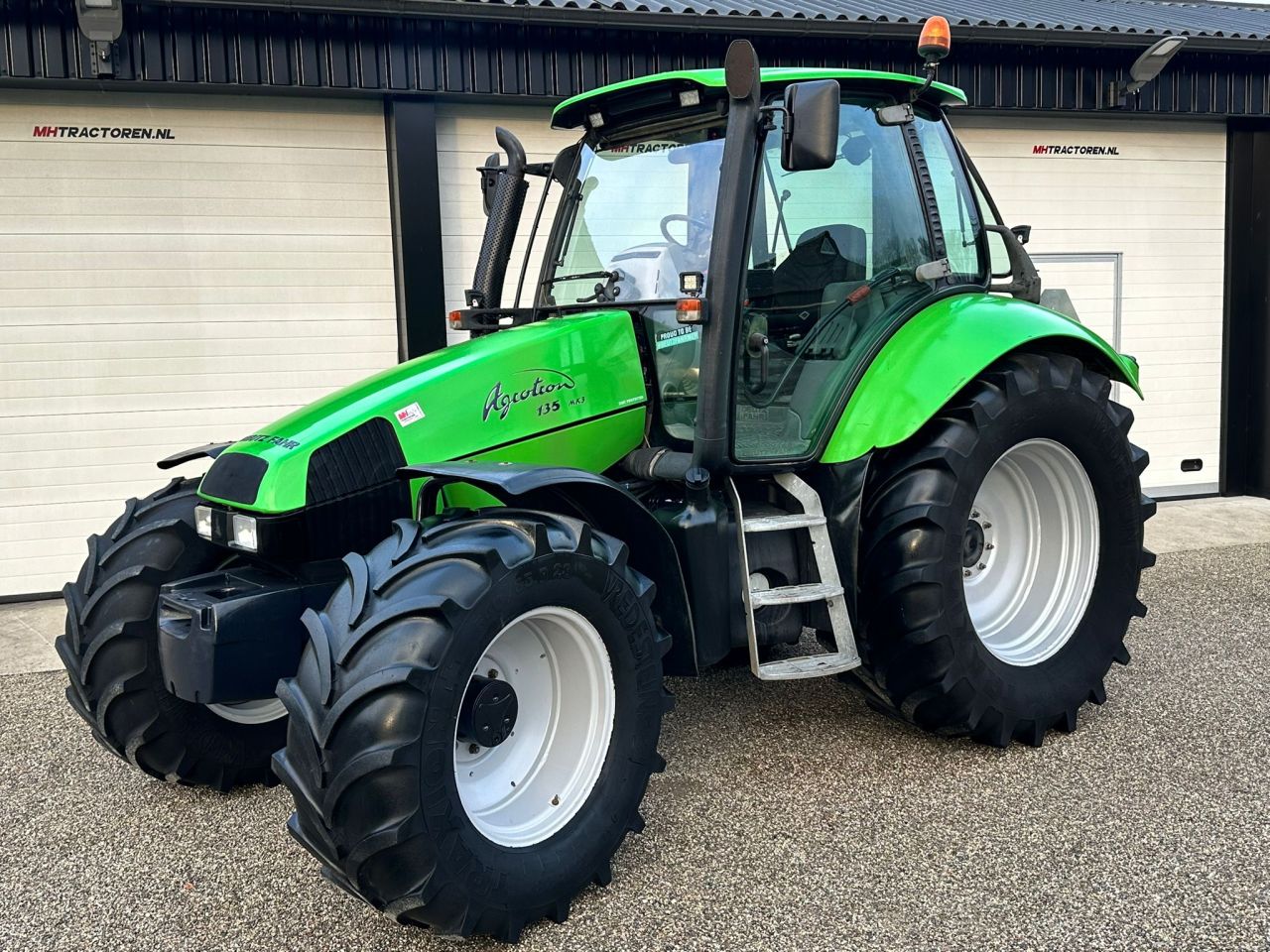 TE KOOP: zeer nette DEUTZ AGROTRON 135