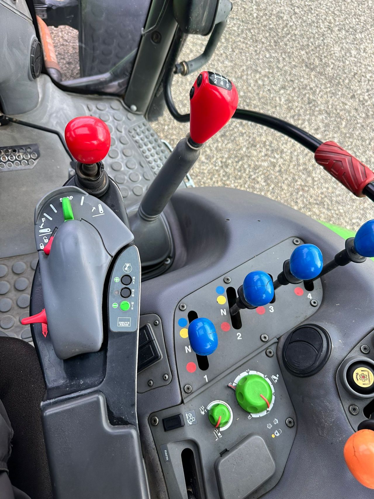 TE KOOP: zeer nette DEUTZ AGROTRON 135