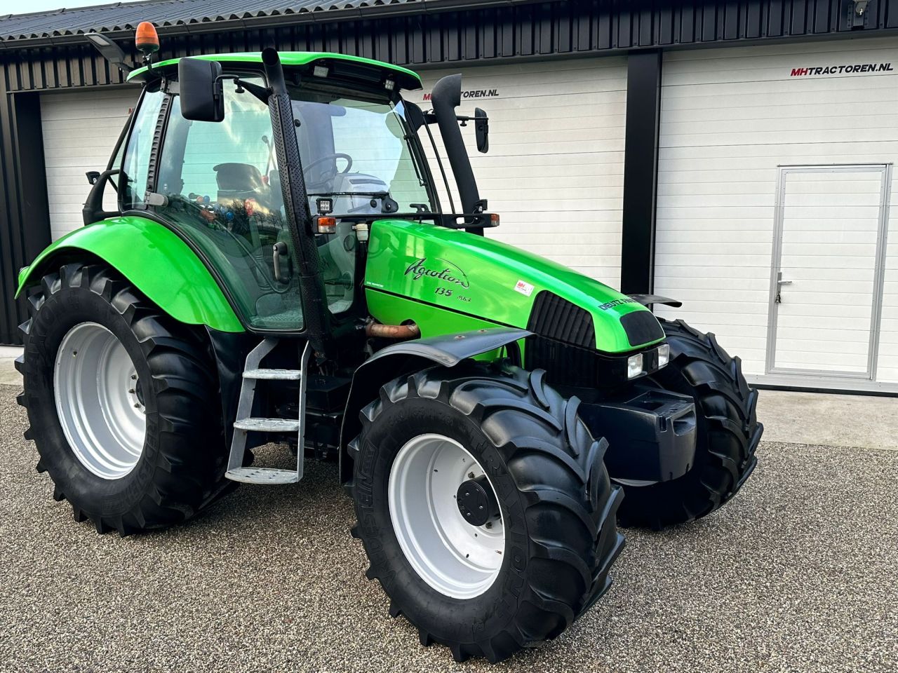 TE KOOP: zeer nette DEUTZ AGROTRON 135