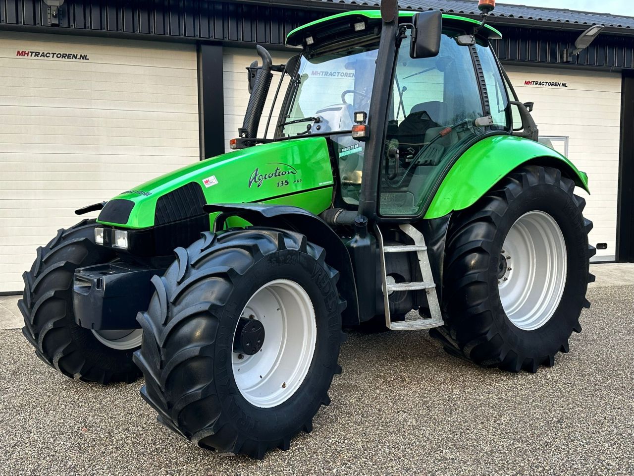TE KOOP: zeer nette DEUTZ AGROTRON 135