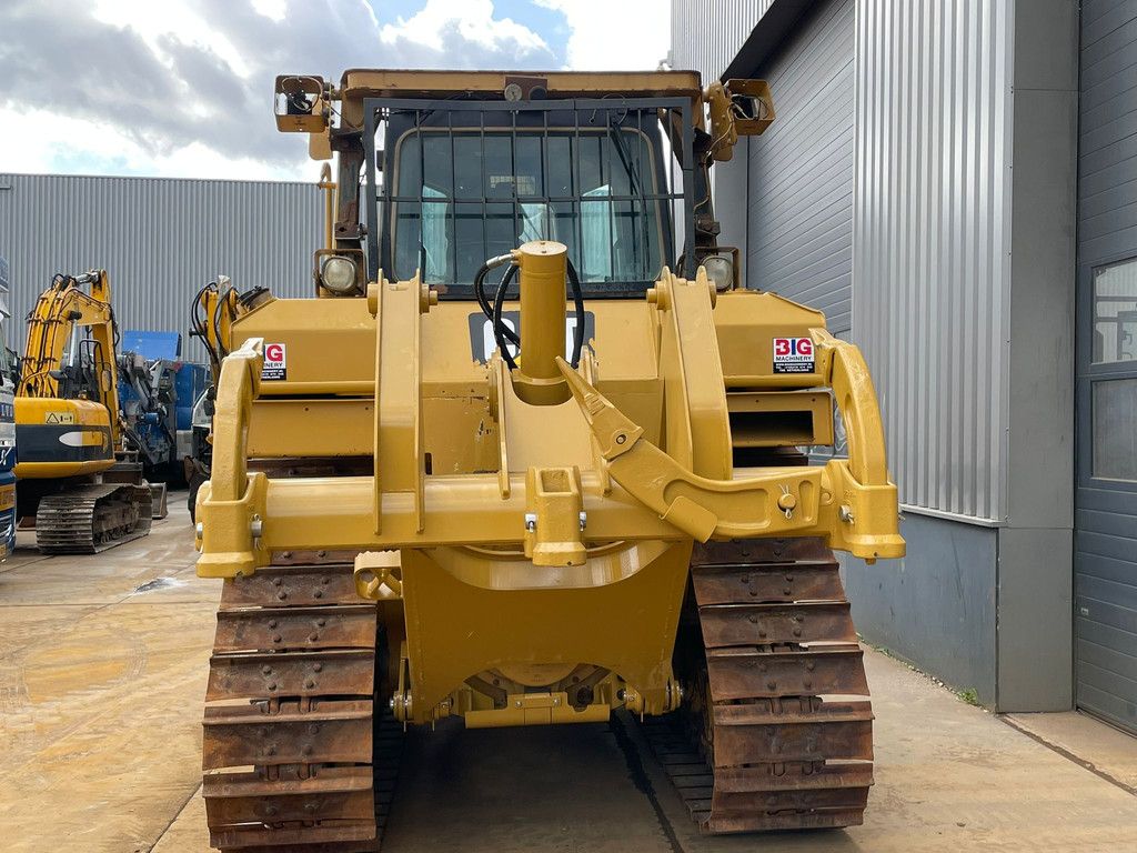 Caterpillar D6T XL