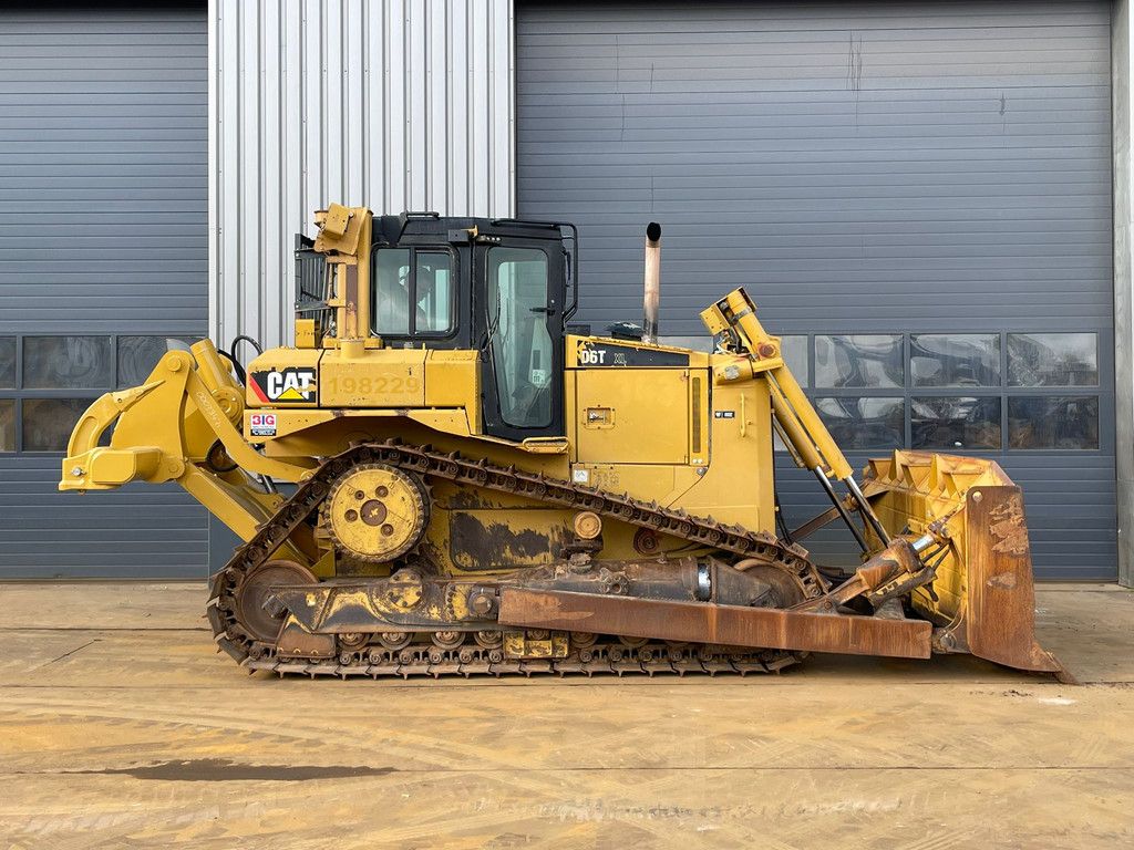 Caterpillar D6T XL