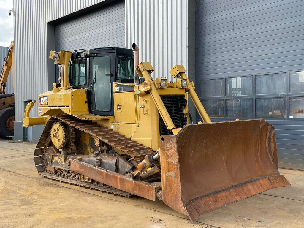 Caterpillar D6T XL