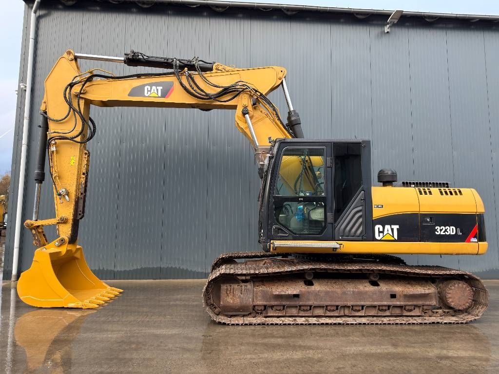 CAT 323D L