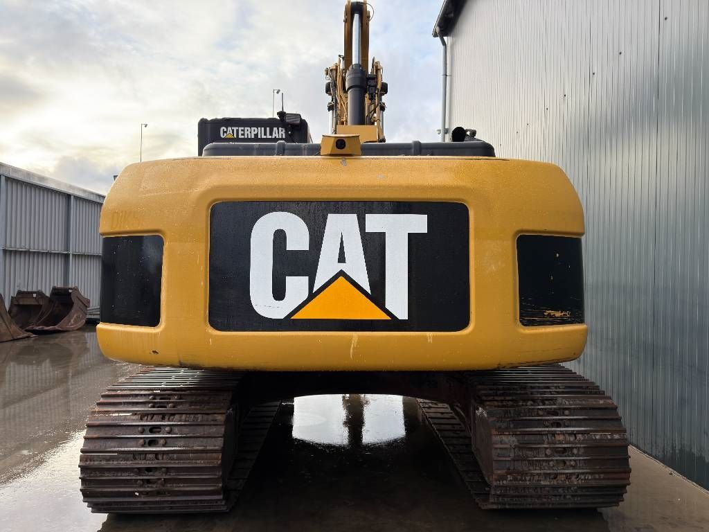 CAT 323D L