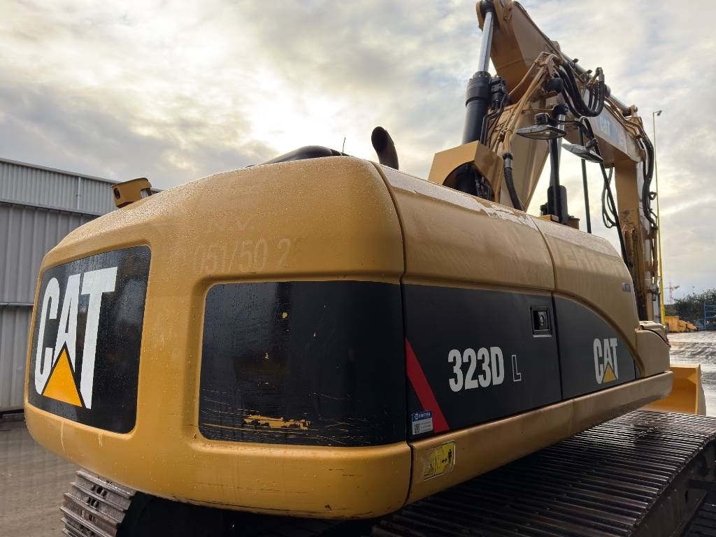 CAT 323D L