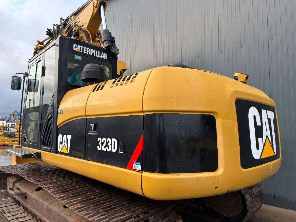 CAT 323D L