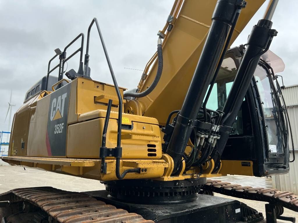 CAT 352F