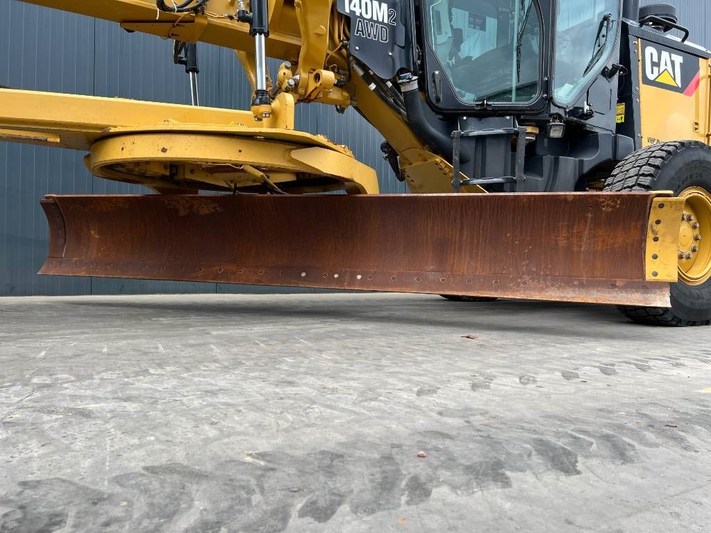 CAT 140M2 AWD