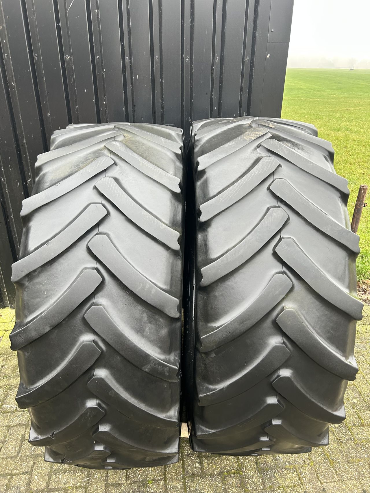 Continental 650 65 R42 nette set gebruikte banden 22 mm