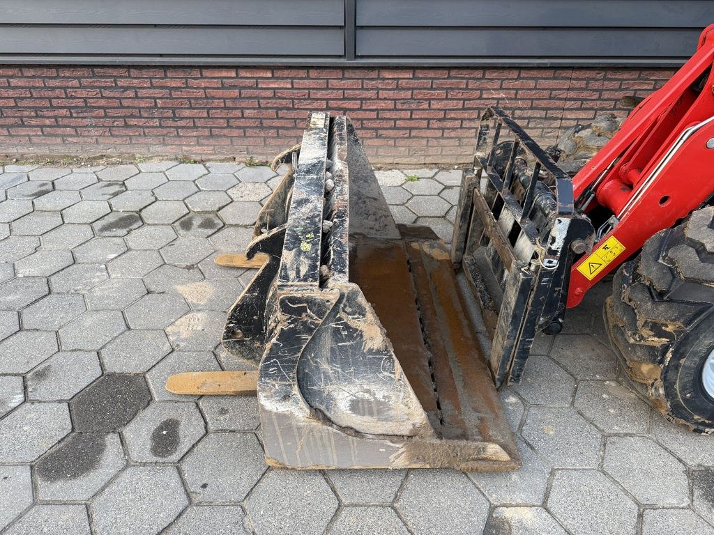 Manitou MLA3-35H minishovel / kniklader